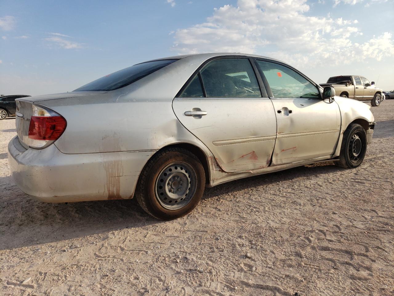 TOYOTA CAMRY LE 2005 silver sedan 4d gas 4T1BE32K75U966657 photo #4