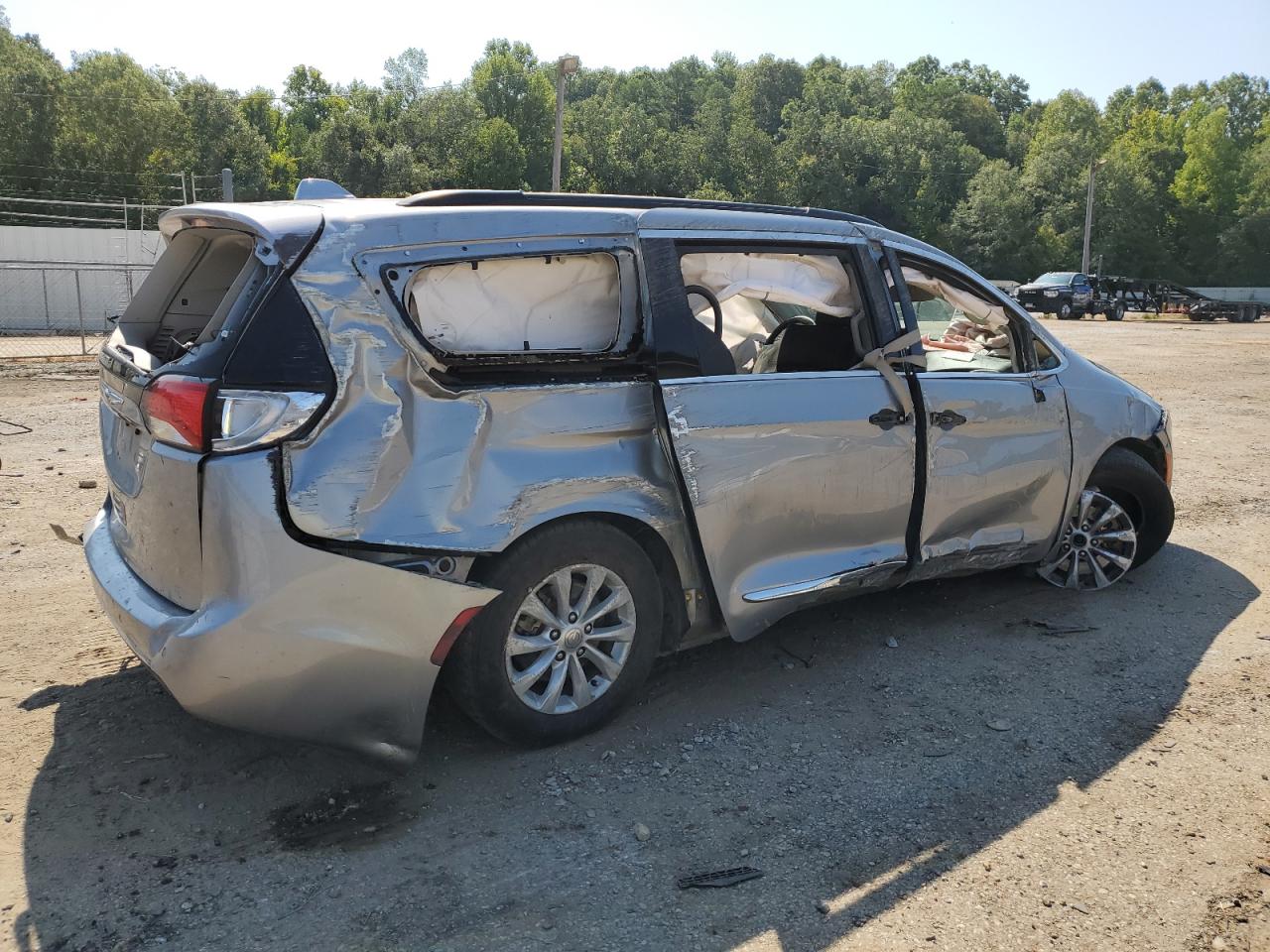 Lot #2836123622 2017 CHRYSLER PACIFICA T