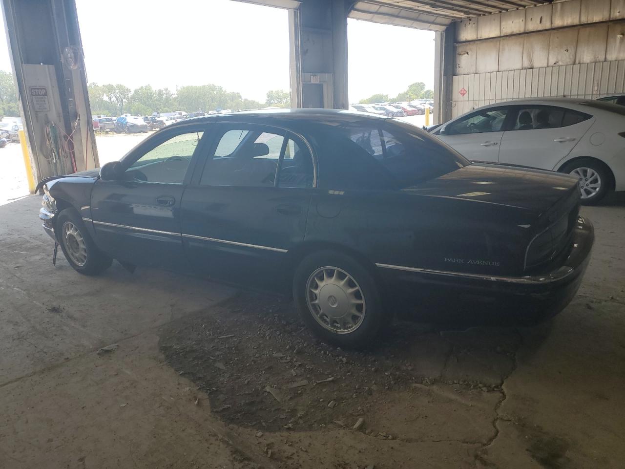 Lot #3042014231 1999 BUICK PARK AVENU