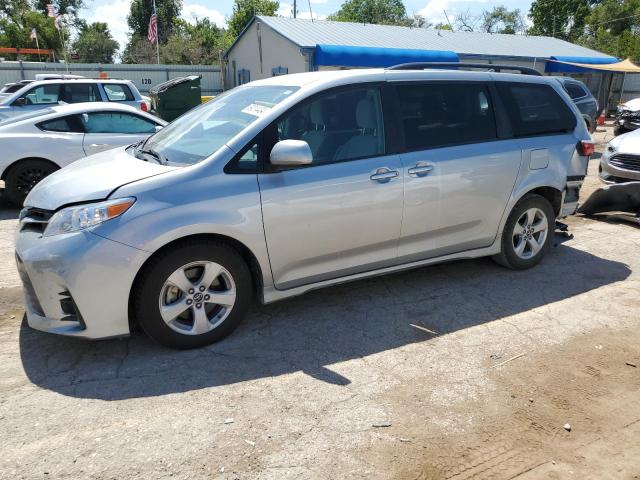 Toyota SIENNA LE