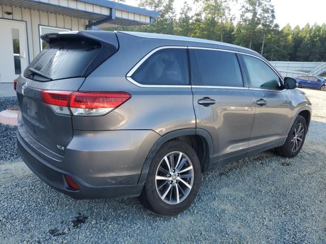 VIN 5TDKZRFH0KS562867 2019 Toyota Highlander, SE no.3