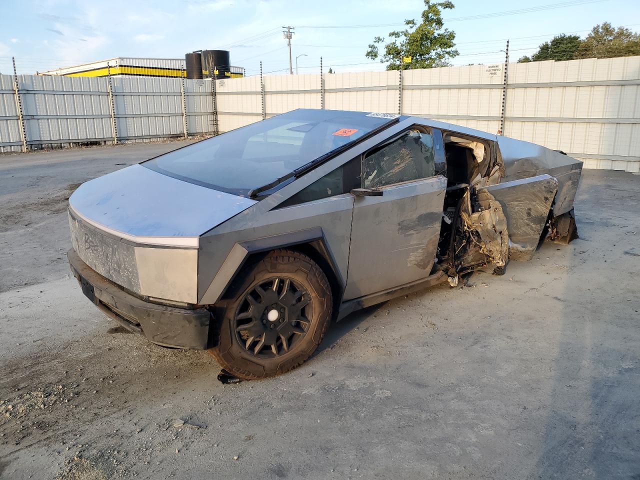 TESLA CYBERTRUCK