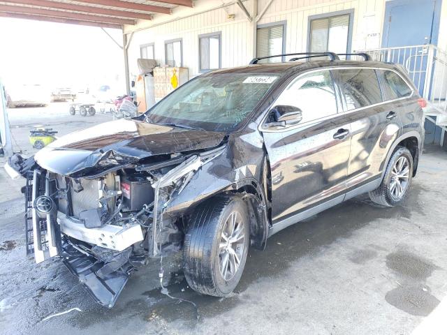 VIN 5TDZARFH6KS045143 2019 Toyota Highlander, LE no.1