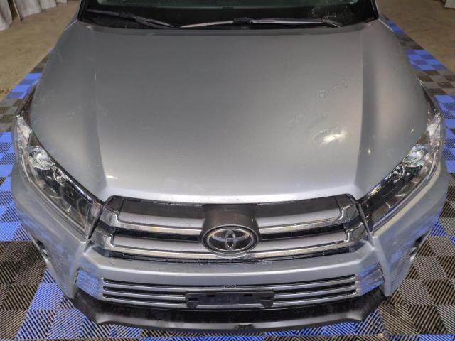 VIN 5TDDZRFH5JS815754 2018 Toyota Highlander, Limited no.12