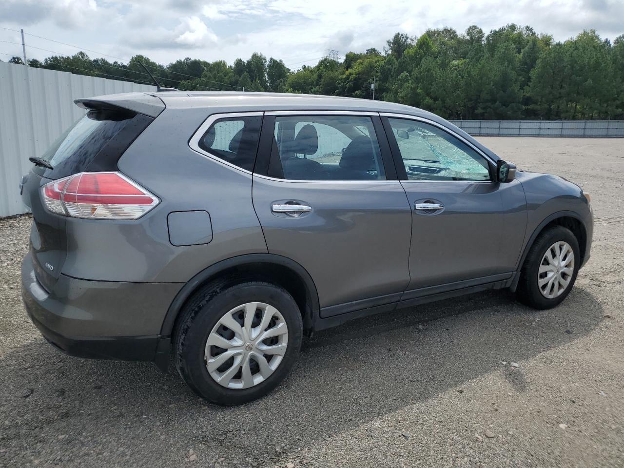 Lot #2996216396 2015 NISSAN ROGUE S