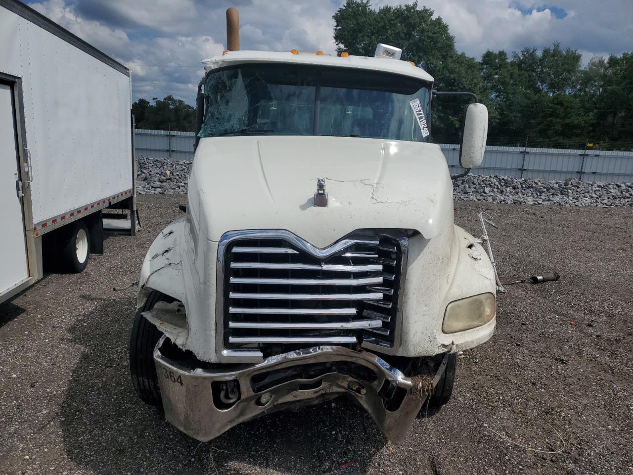 Lot #2921423492 2016 MACK 600 CXU600