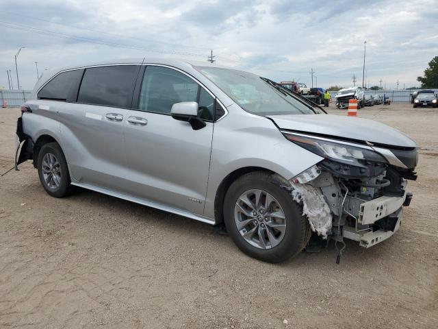 VIN 5TDKSKFC8MS035565 2021 Toyota Sienna, LE no.4