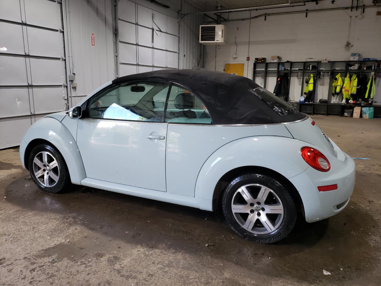 Lot #2907439046 2006 VOLKSWAGEN NEW BEETLE