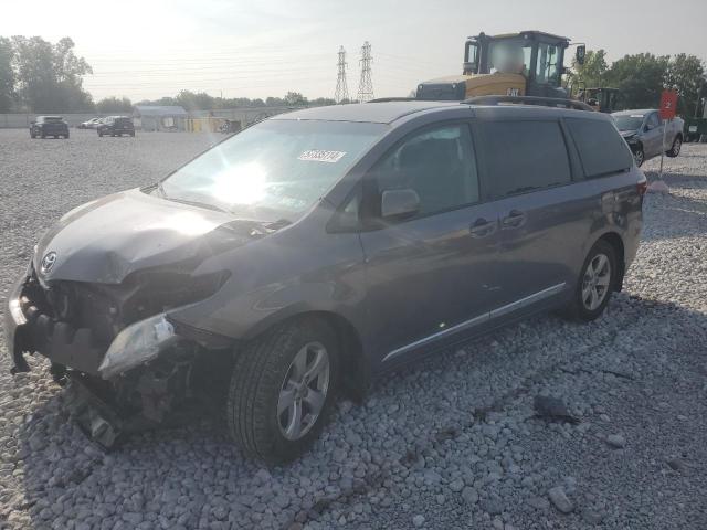 VIN 5TDKZ3DC5HS789467 2017 Toyota Sienna, LE no.1