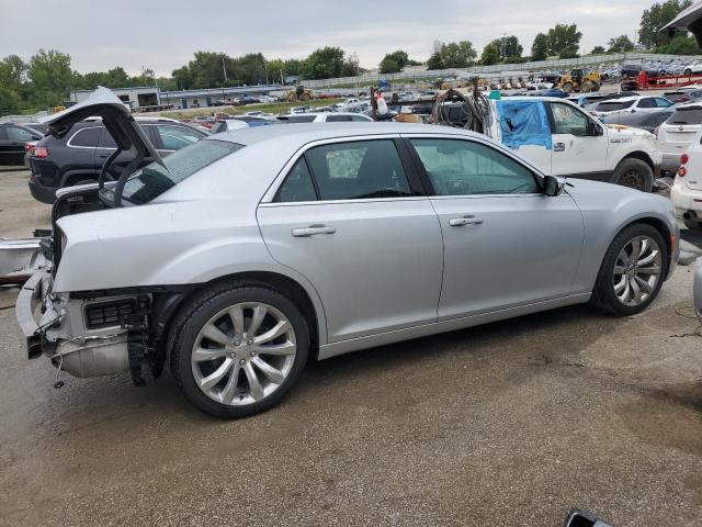 VIN 2C3CCAAG2KH566251 2019 Chrysler 300, Touring no.3