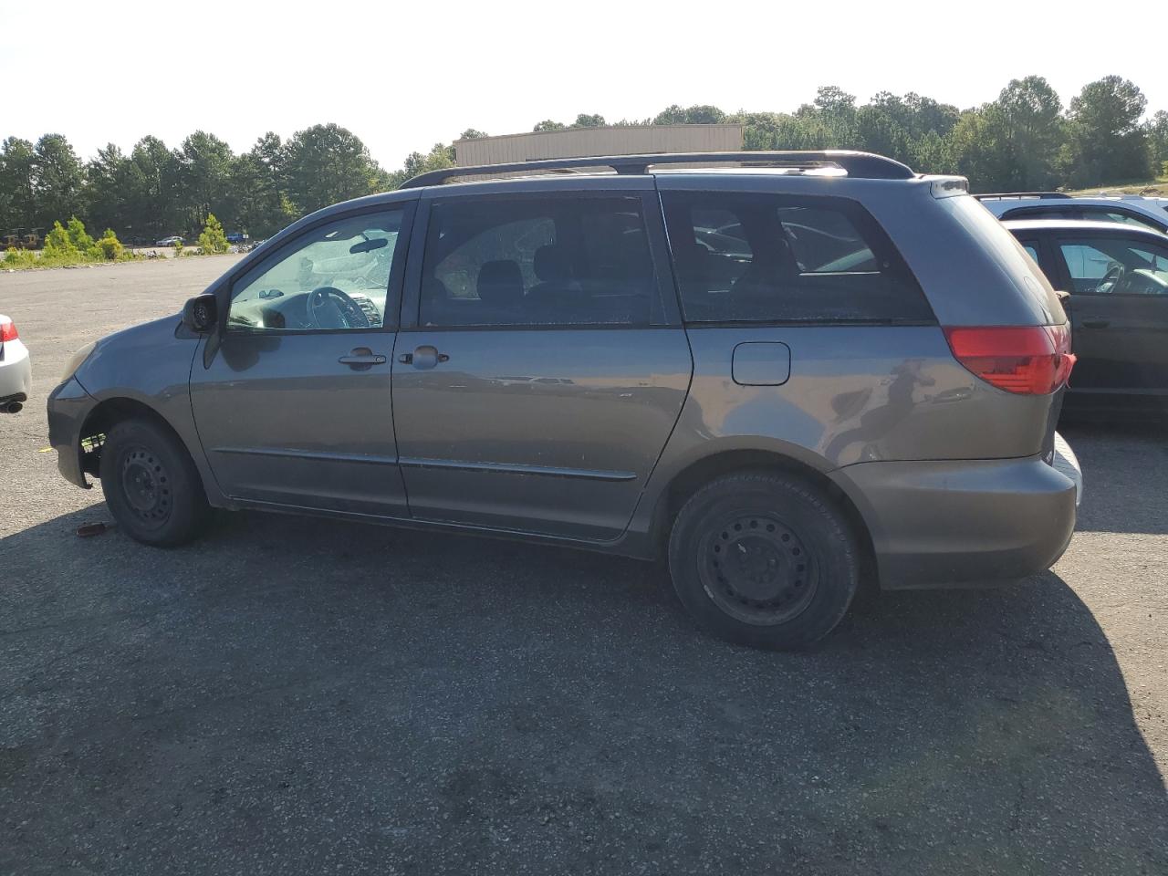 Lot #2784048476 2004 TOYOTA SIENNA CE