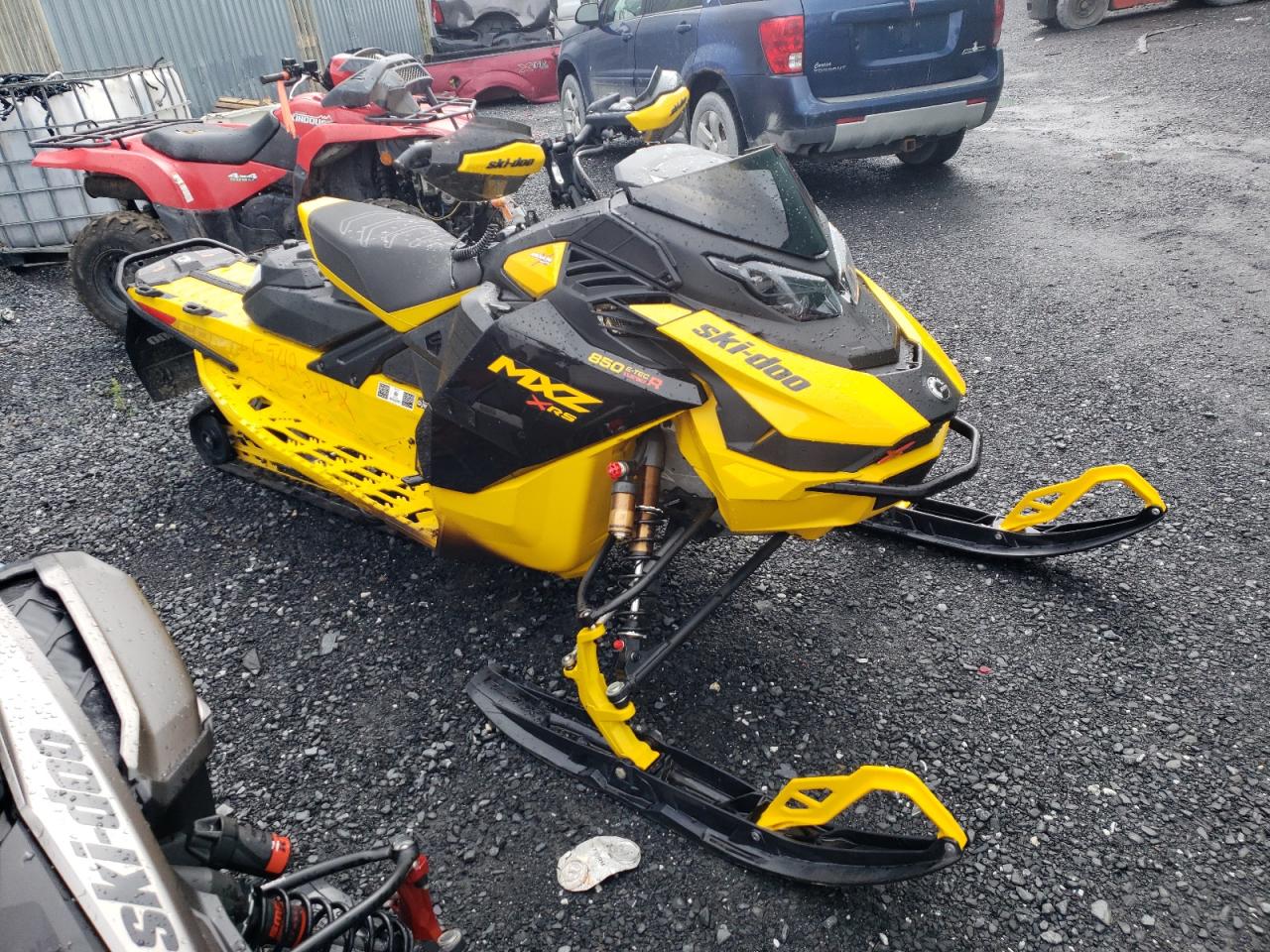 SKI DOO MXZ XRS850 2024 yellow   2BPSUCRC3RV000550 photo #1