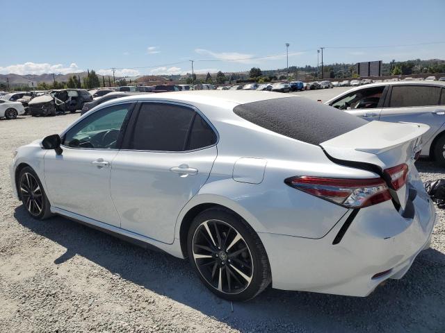 VIN 4T1B61HK7JU125750 2018 Toyota Camry, Xse no.2