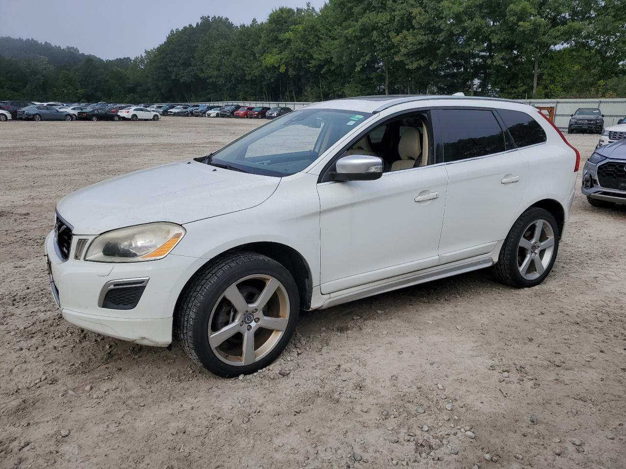 Lot #3028524941 2011 VOLVO XC60