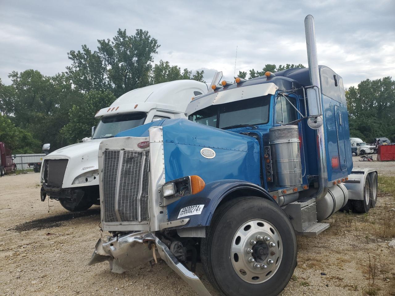 Lot #2826476900 2000 PETERBILT 379