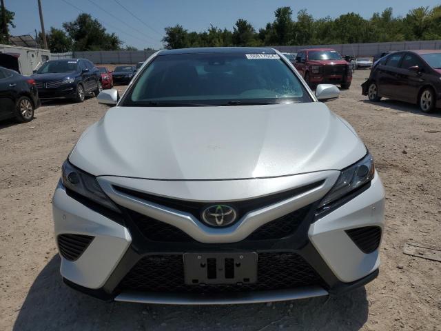 VIN 4T1B61HK4JU071145 2018 Toyota Camry, Xse no.5