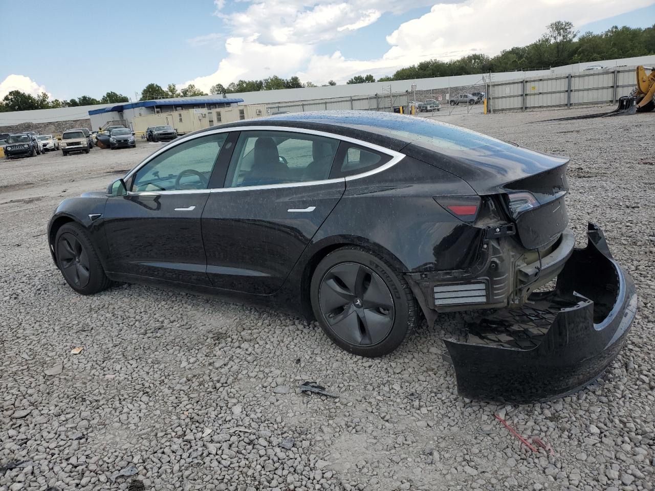 Lot #2989448566 2018 TESLA MODEL 3