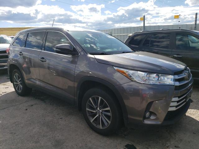 VIN 5TDJZRFH8KS622955 2019 Toyota Highlander, SE no.4