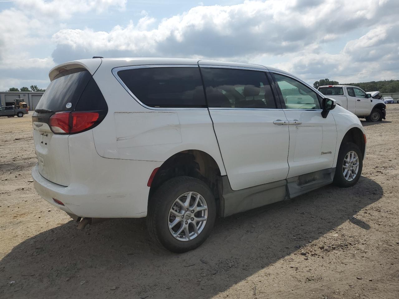 Lot #2748864302 2022 CHRYSLER VOYAGER LX