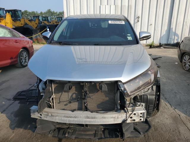 VIN 5TDZARFH8KS055673 2019 Toyota Highlander, LE no.5