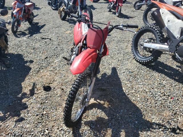 HONDA CRF125 FB 2024 red  gas LALJE0359R3100240 photo #3