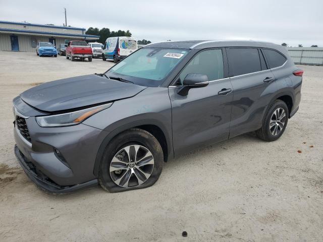 2021 TOYOTA HIGHLANDER XLE 2021