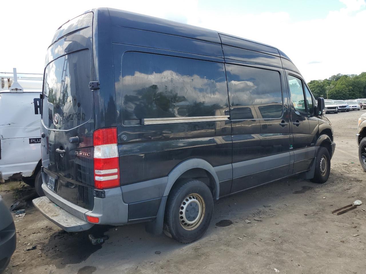 Lot #2770943434 2011 MERCEDES-BENZ SPRINTER 2