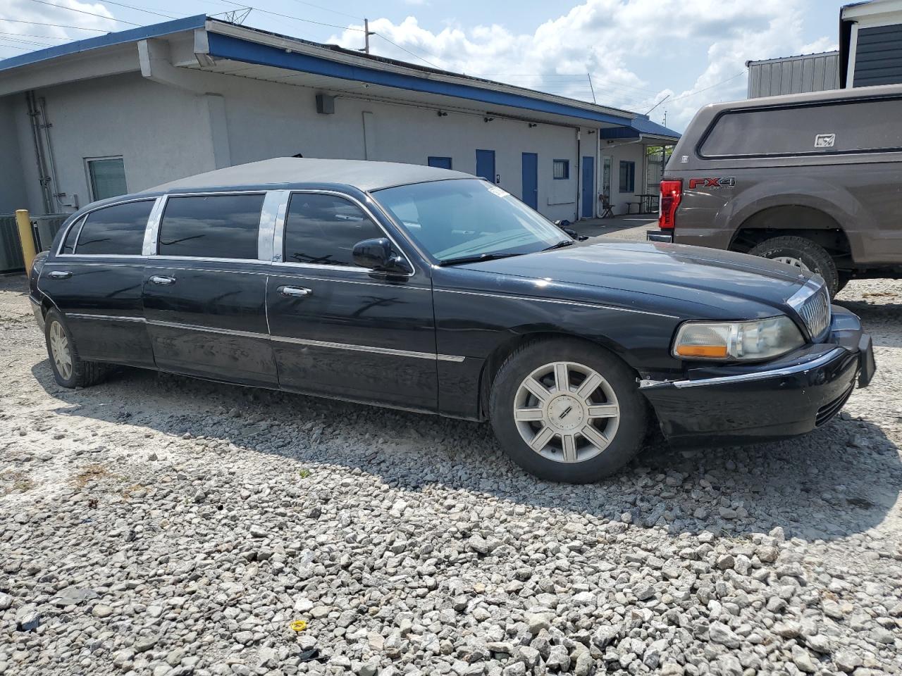 Lot #2955121794 2007 LINCOLN TOWN CAR E