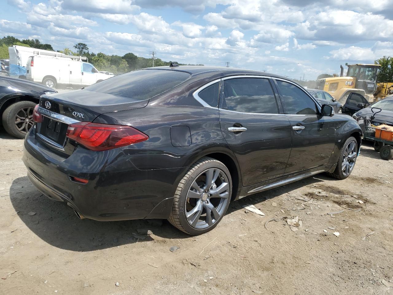 INFINITI Q70 3.7