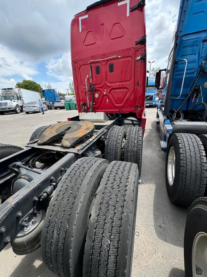 Lot #2791372762 2015 FREIGHTLINER CASCADIA 1