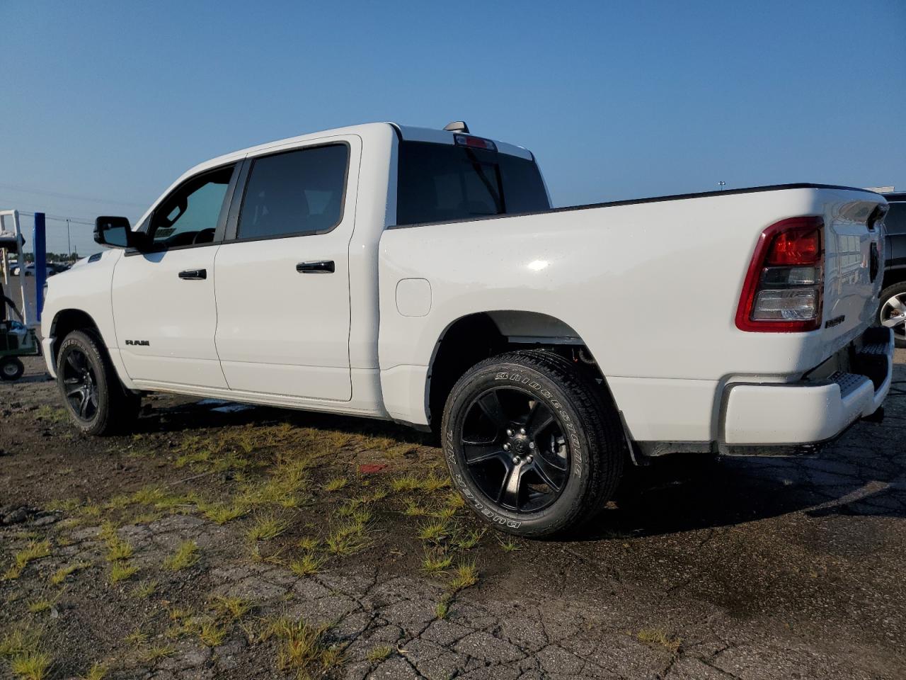 RAM 1500 BIG H 2024 white  gas 1C6RRFFGXRN227207 photo #3