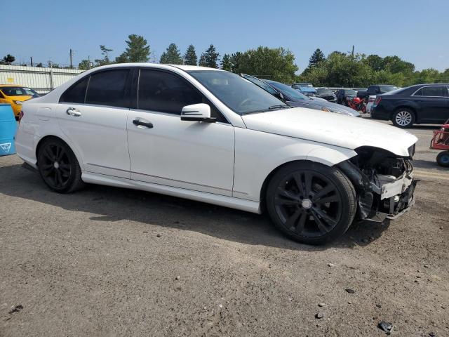 VIN WDDGF4HB7DA810435 2013 Mercedes-Benz C-Class, 250 no.4