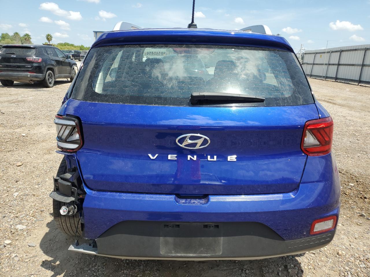 Lot #3021046528 2023 HYUNDAI VENUE SEL