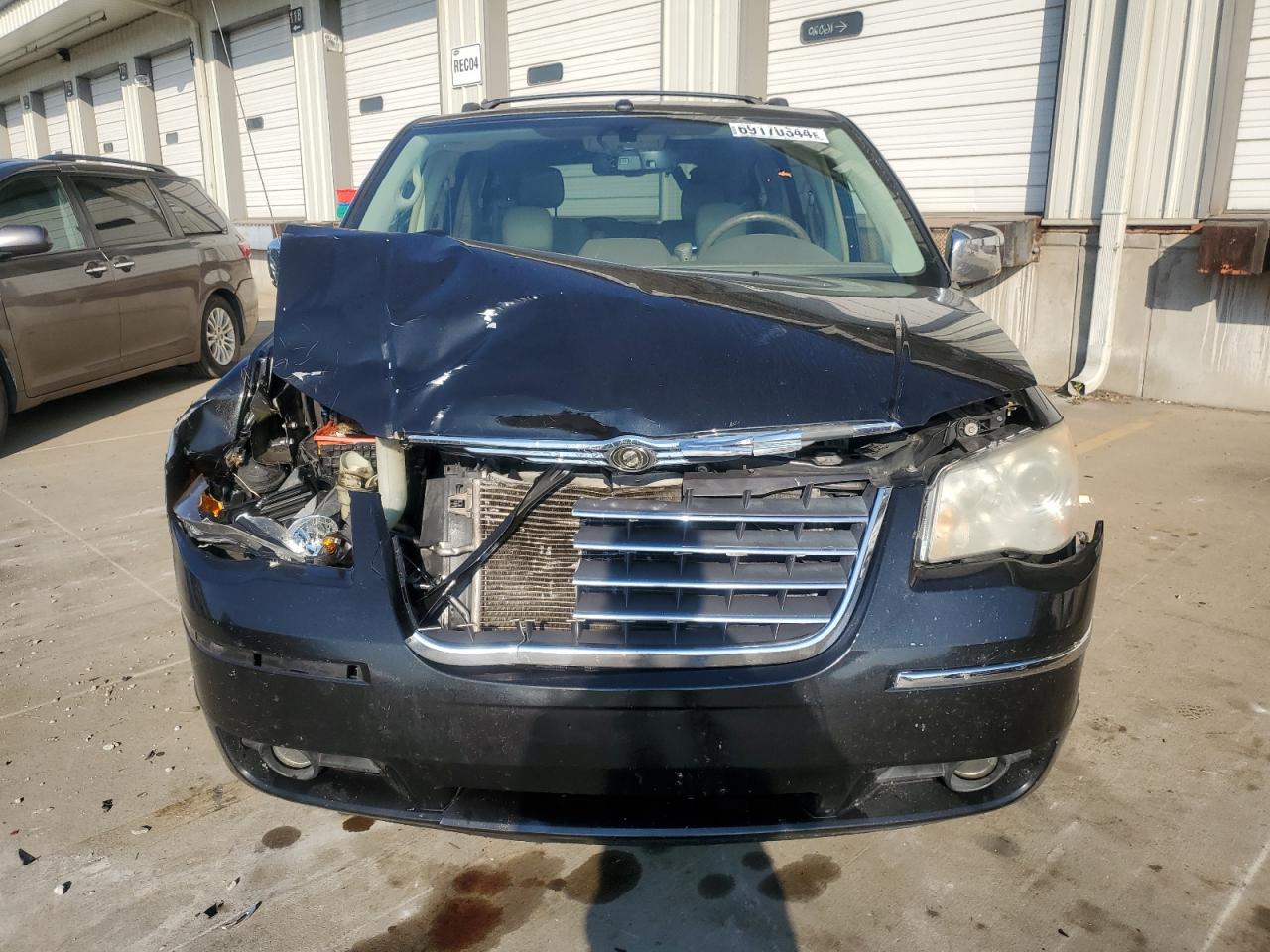 Lot #2845818821 2009 CHRYSLER TOWN & COU