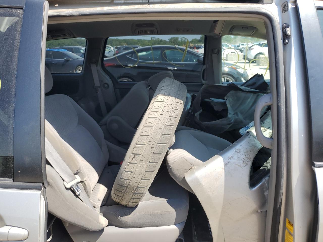 Lot #2836347574 2005 TOYOTA SIENNA CE