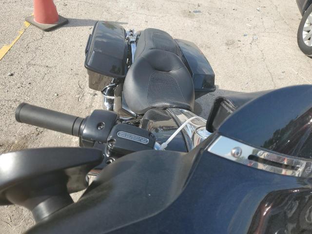 2010 HARLEY-DAVIDSON FLHX - 1HD1KB41XAB616841
