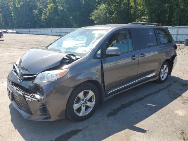 VIN 5TDKZ3DC5JS923674 2018 Toyota Sienna, LE no.1