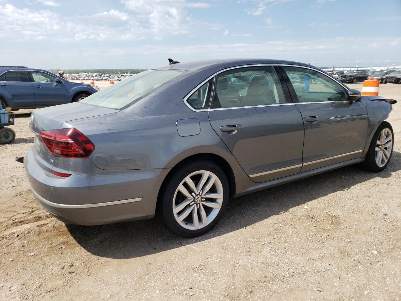 Lot #2885870746 2017 VOLKSWAGEN PASSAT SE