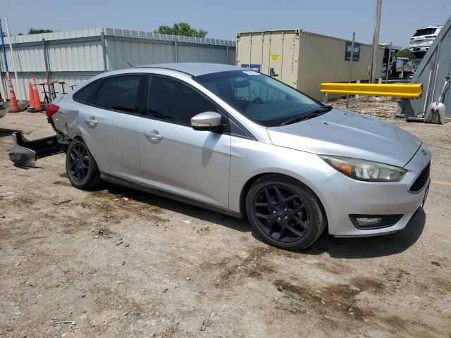 VIN 1FADP3F20GL290729 2016 Ford Focus, SE no.4