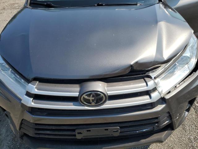 VIN 5TDJZRFH1JS561611 2018 Toyota Highlander, SE no.12