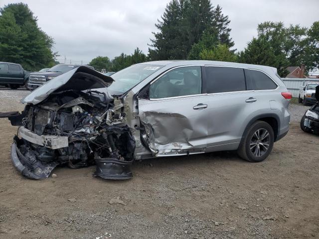 VIN 5TDZARFH5JS038263 2018 Toyota Highlander, LE no.1