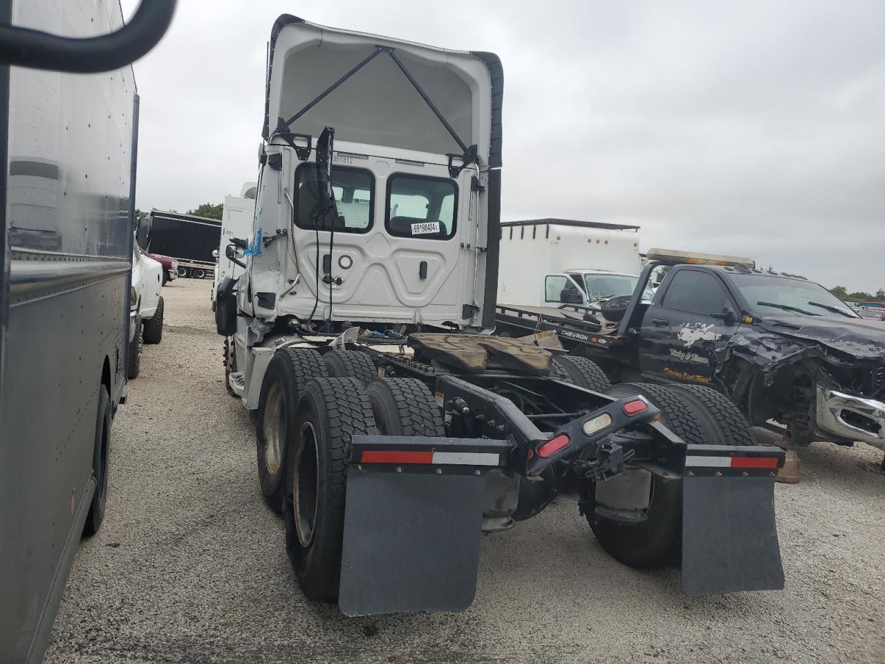 Lot #2945625104 2020 FREIGHTLINER CASCADIA 1