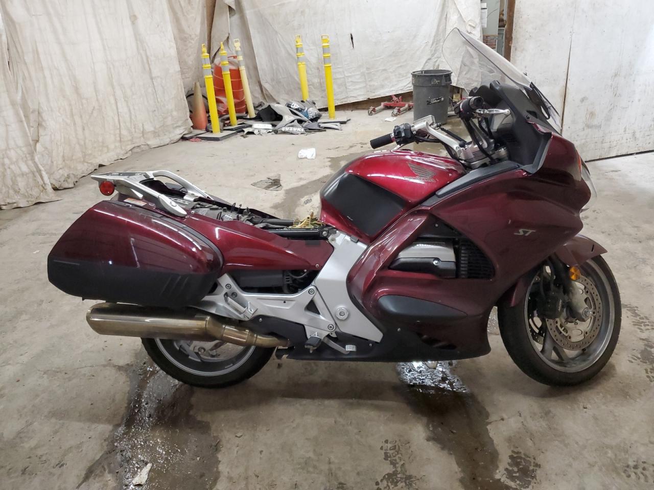 HONDA ST1300 2005 maroon  gas JH2SC51065M300841 photo #1