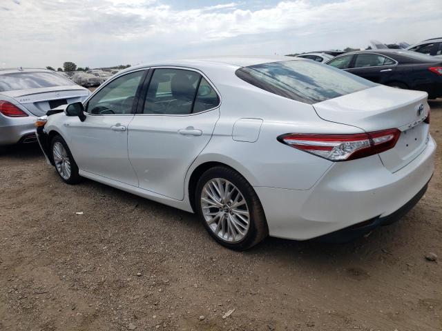 VIN 4T1B21HK0JU003159 2018 Toyota Camry, Hybrid no.2