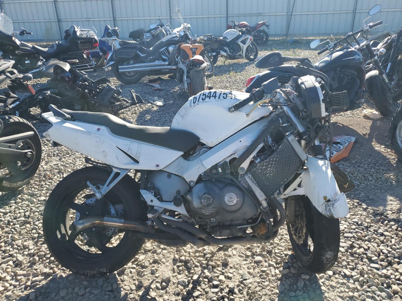 Lot #3041279465 2000 HONDA VFR800 F1