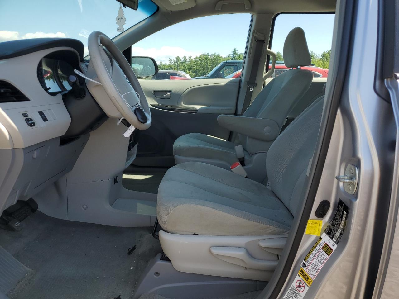 Lot #2945446727 2012 TOYOTA SIENNA