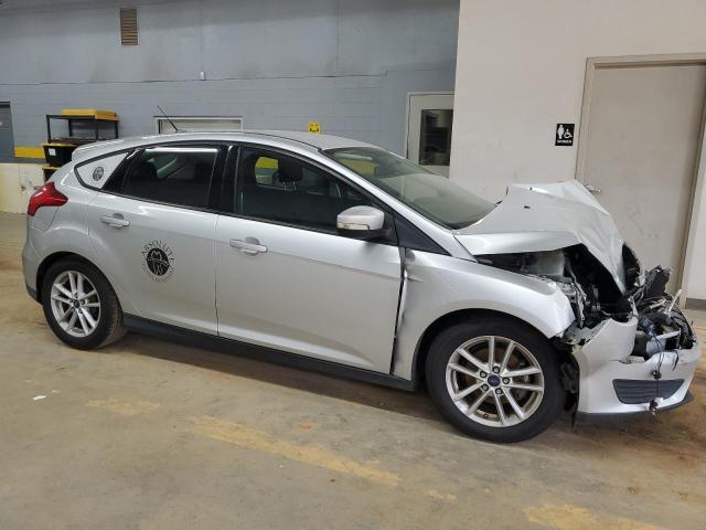 VIN 1FADP3K25GL401555 2016 Ford Focus, SE no.4