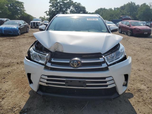 VIN 5TDJZRFH8KS577872 2019 Toyota Highlander, SE no.5