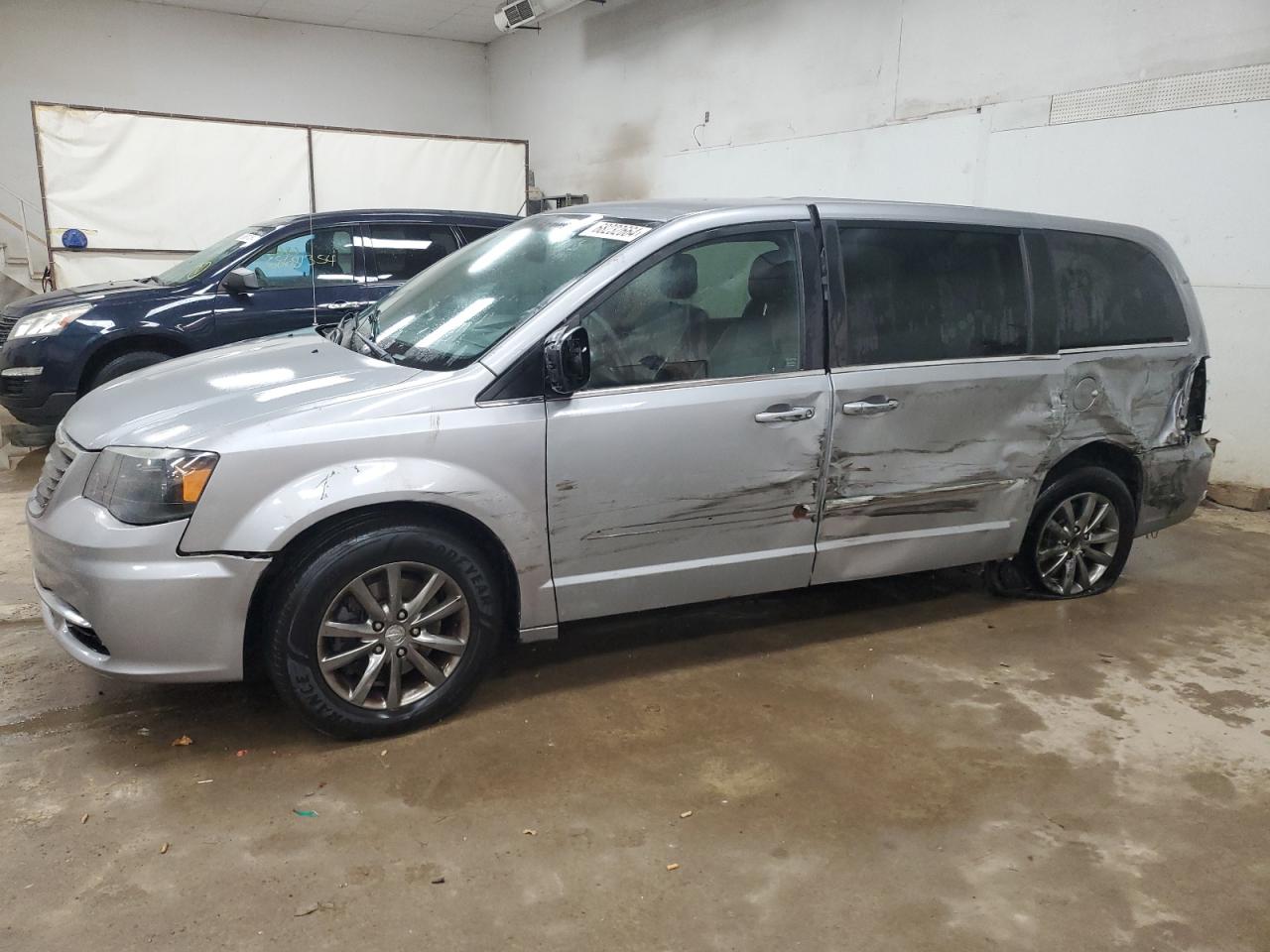 Chrysler Town and Country 2015 S