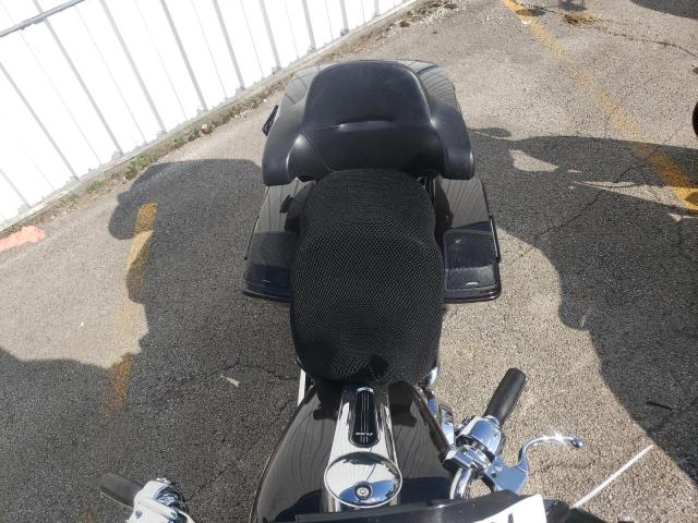 2011 HARLEY-DAVIDSON FLHX - 1HD1KB413BB674677